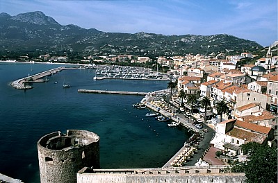 Calvi veerhaven en Marina