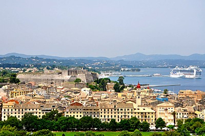 Corfu stad en Ferry haven