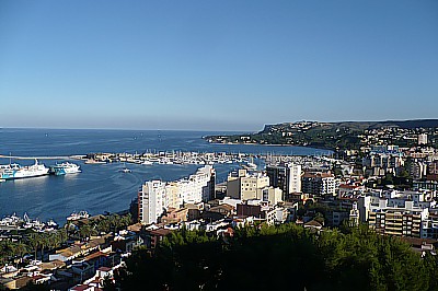 De haven van de veerboot van Denia