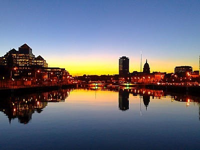 Dublin Port bij zonsondergang