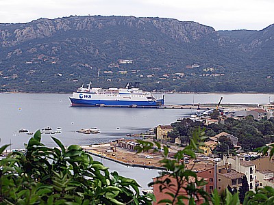 De haven van de veerboot van Porto Vecchio