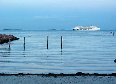 Cruise Ferry zeilen afgelopen Spodsbjerg (geen gezond persoon zou willen daar ophouden!)